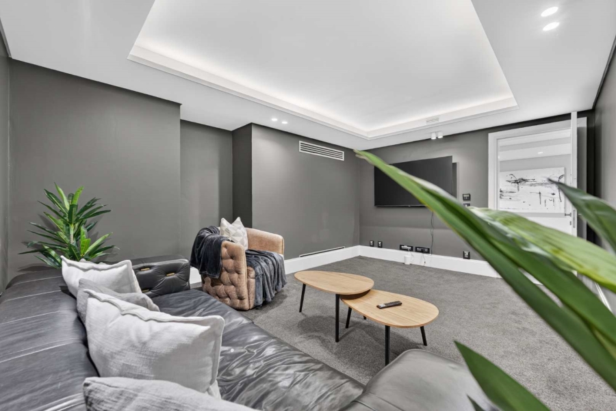 5 Bedroom Property for Sale in Bantry Bay Western Cape